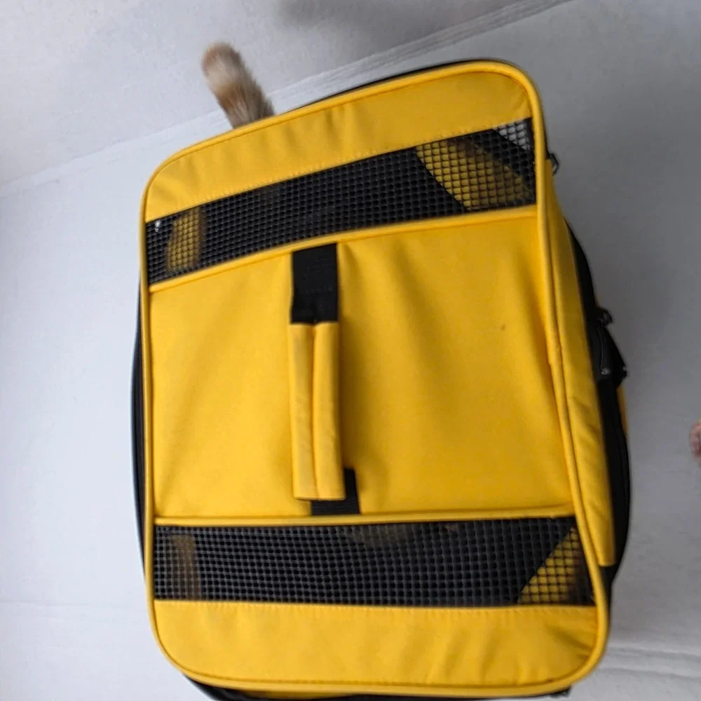 Traveler's Choice Southwest Airlines Yellow Mesh Pet Carrier Small Dog Cat Bag